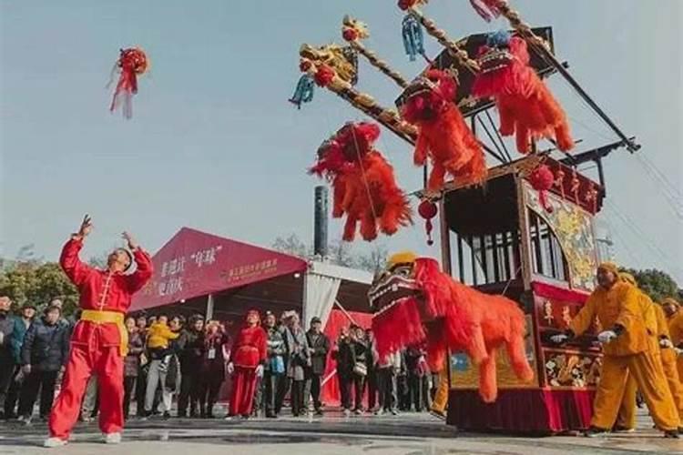梦见坟地有条蛇的预兆