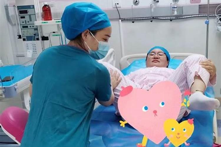 梦见姑娘主动上来抱住我的预兆