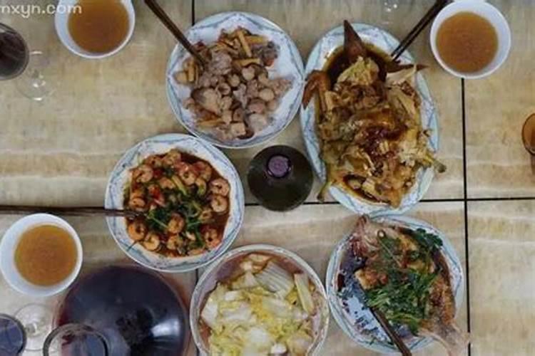 梦见亲人聚在一起吃饭什么意思