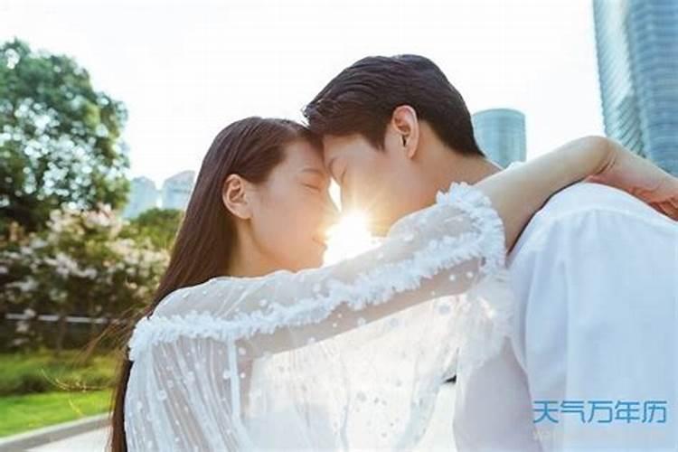 梦见与漂亮女孩接吻是什么意思