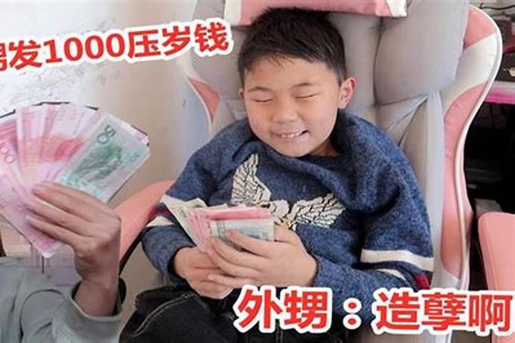 梦到给女儿买了一双鞋,发现小了