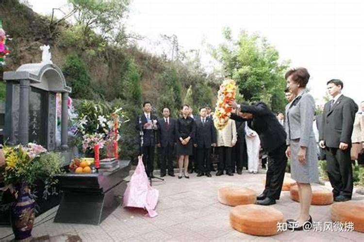 女人梦见好久不见的女性朋友自己哭了？