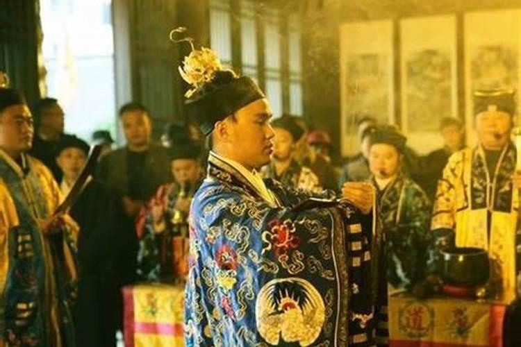 有一位出家道士让我出3000元做法式就能帮我改变命运是真的吗