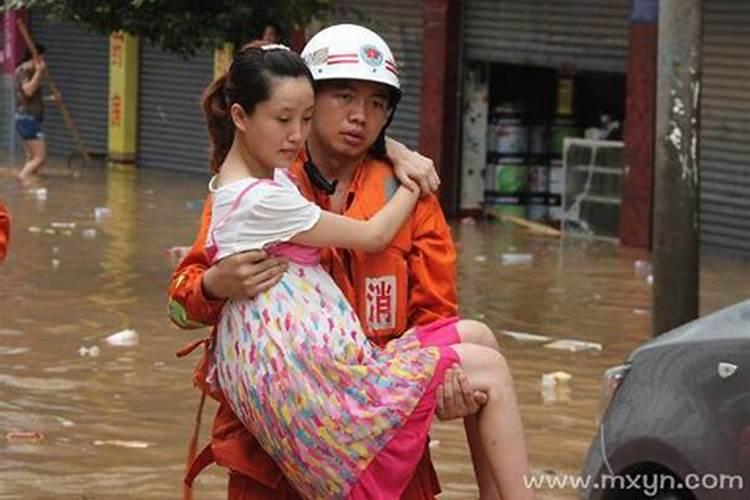 梦见发大水是吉是凶