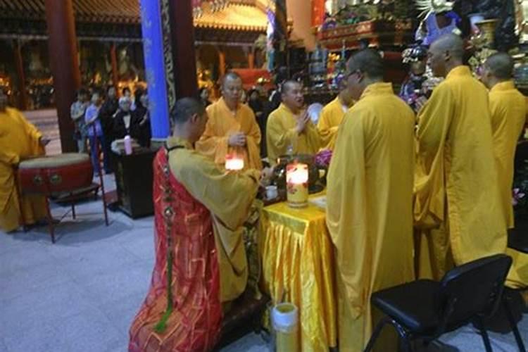 本命年红绳可以摘下来换手带吗 本命年戴红绳的注意事项