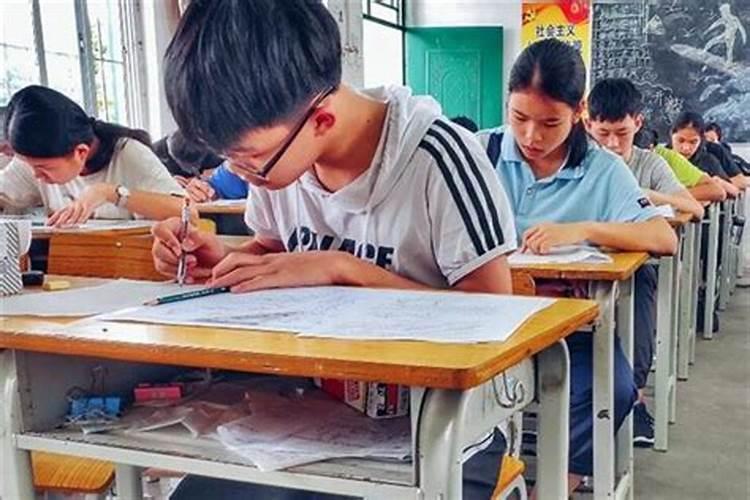梦见又回到了上学考试没考好的预兆