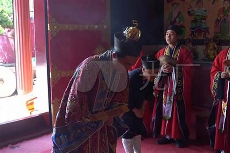 梦见死人和自己说话好不好 梦见死人和自己说话预示什么