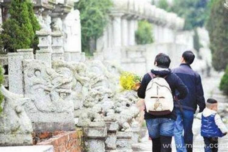 梦见被老公抛下,孤独无助身无分文