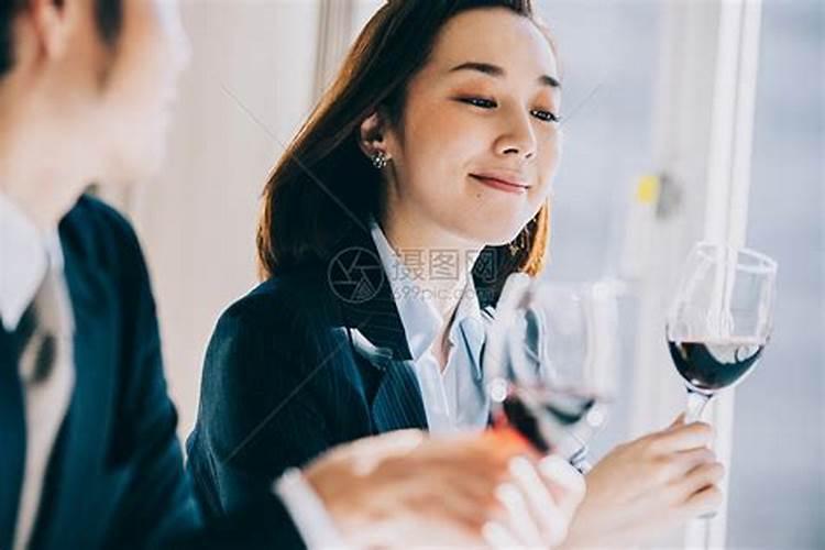 梦见跟老板一起吃饭的预兆