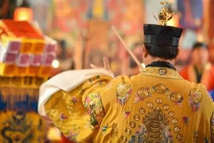 解梦。梦里全是不认识的人,他们全都已经死掉了,但是他们好像并不知道自...