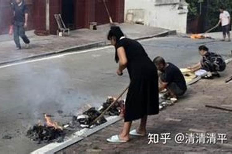 梦见女人生孩子流血的预兆