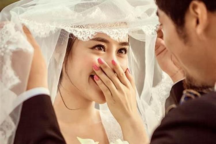 岁数有差距属相相同能否成婚,男五十五,女四十三,能成婚吗？