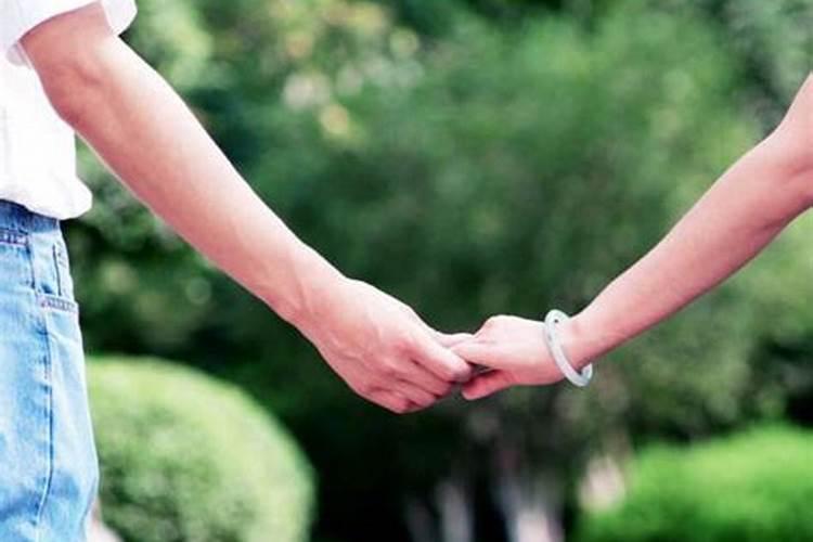 属蛇的大林木命的女孩找什么属相的男孩结婚好
