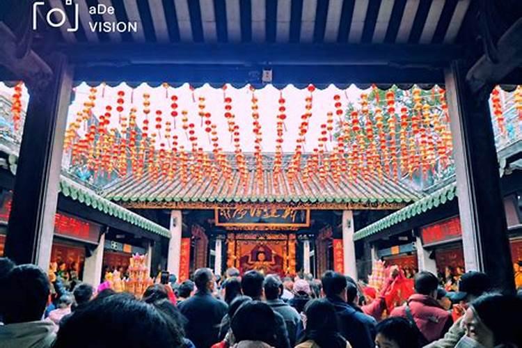 梦见自已家坟地不知什么时候又:添了个坟吉凶如何？