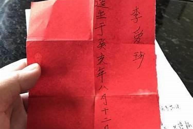 属鸡人哪三个时辰最好命里大富大贵的生出时间？