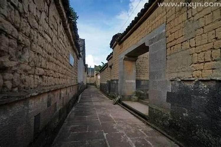 梦见老房子漏雨这是好还是坏？