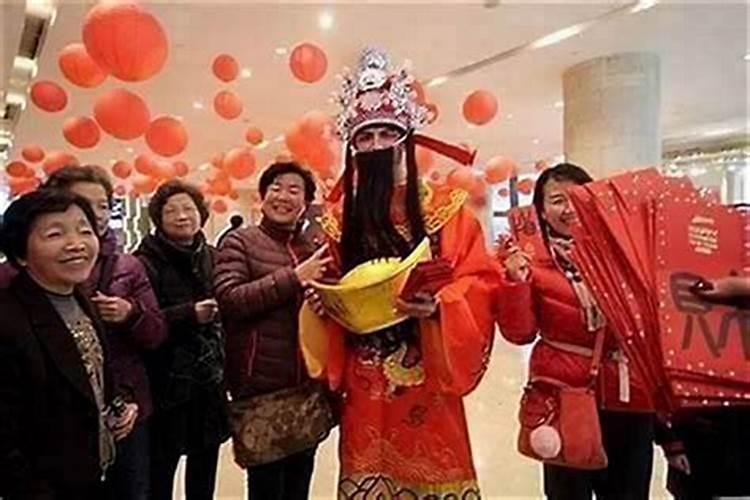 梦见熟人出现身边
