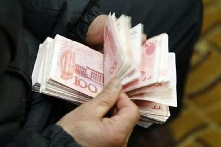 做梦梦见二哥去坐牢 接着三哥又进去了 我又被打 这梦咋么解释？