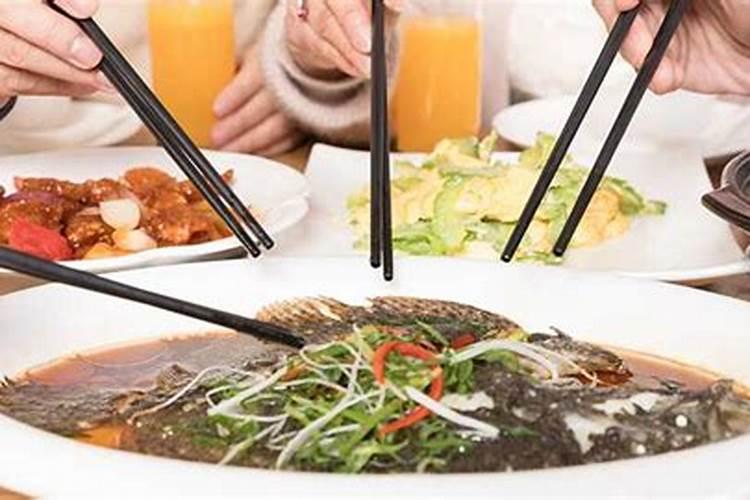 梦见吃饭吃得很饱是什么预兆