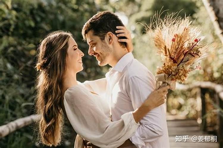 梦见前任男友说他过得不好？什么征兆？