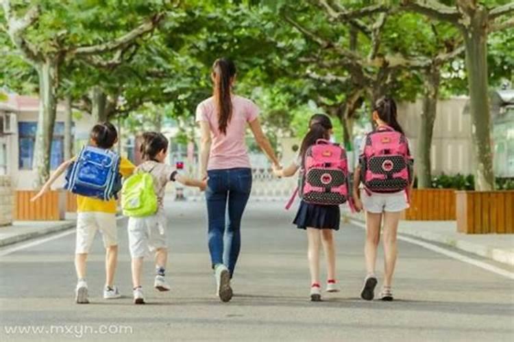 80年属猴女7月初二出生在2025年运势