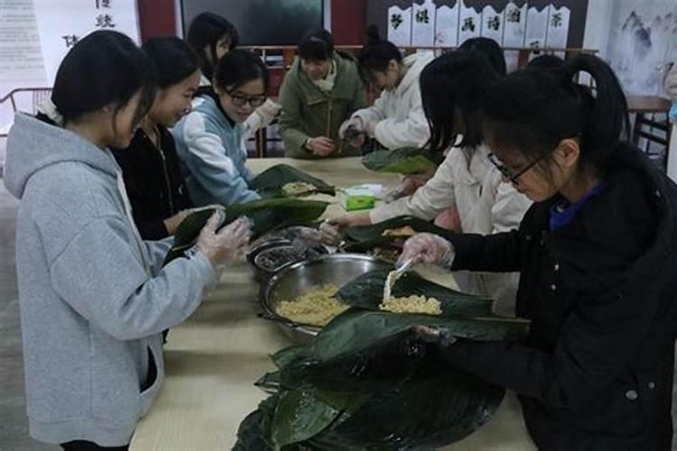 梦见梦女朋友送我两双皮鞋的预兆