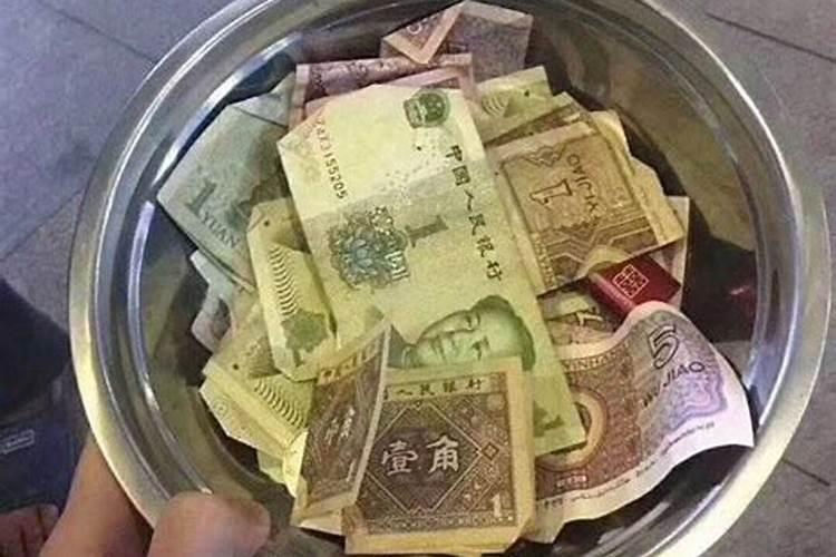 梦见叔叔把钱给我我没收下