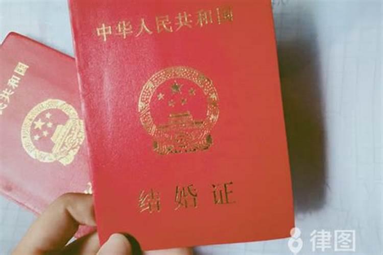 梦到和女人搂搂抱抱预示着什么？