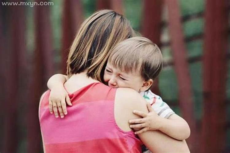 女人梦见抱小孩是吉兆吗