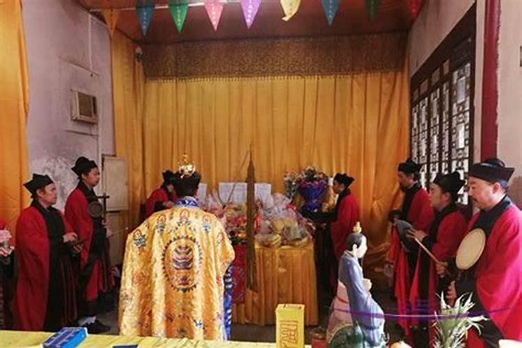 梦见和自己喜欢的女人拥抱接吻的预兆