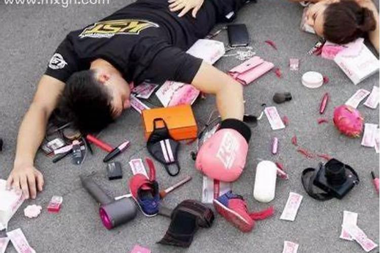 梦见摔跤是什么意思 梦见摔跤的征兆