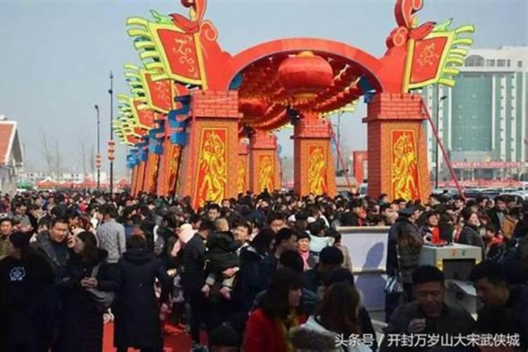 梦见大水中有金鱼