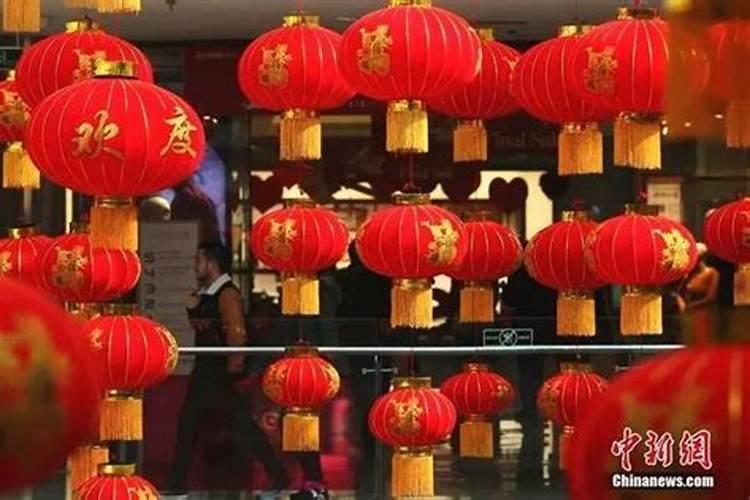 正月初一吃饺子的习俗最早出现在哪个朝代？