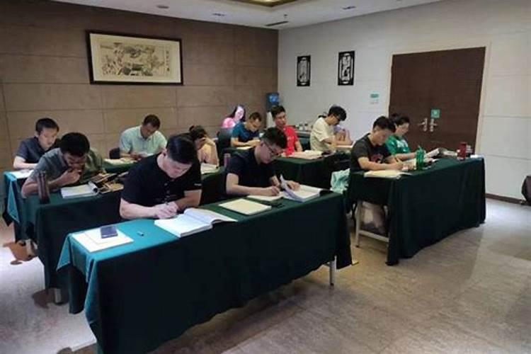 梦见和老同学又在一起念书的预兆