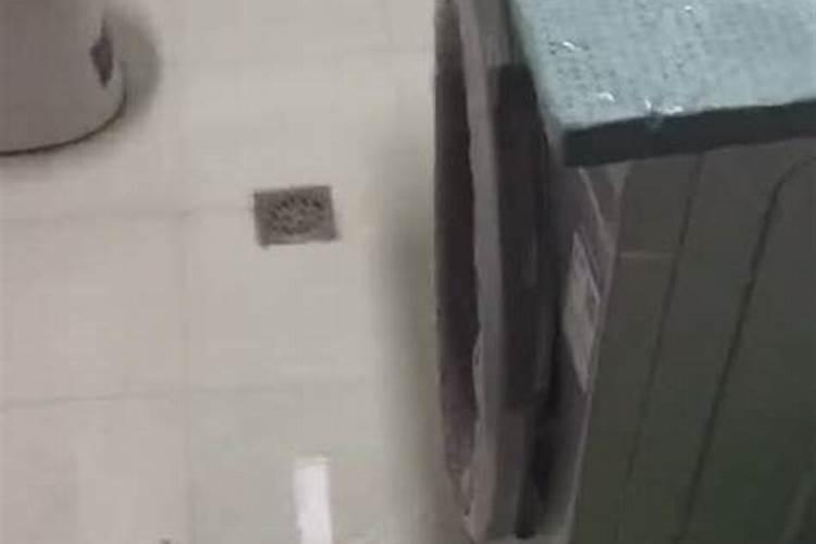 梦见楼上漏水漏到我家是什么意思