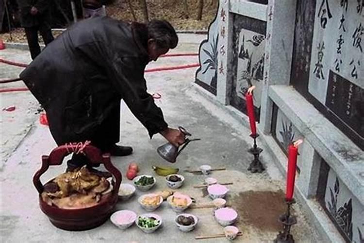 初一上坟能拿肉馅饺子吗？