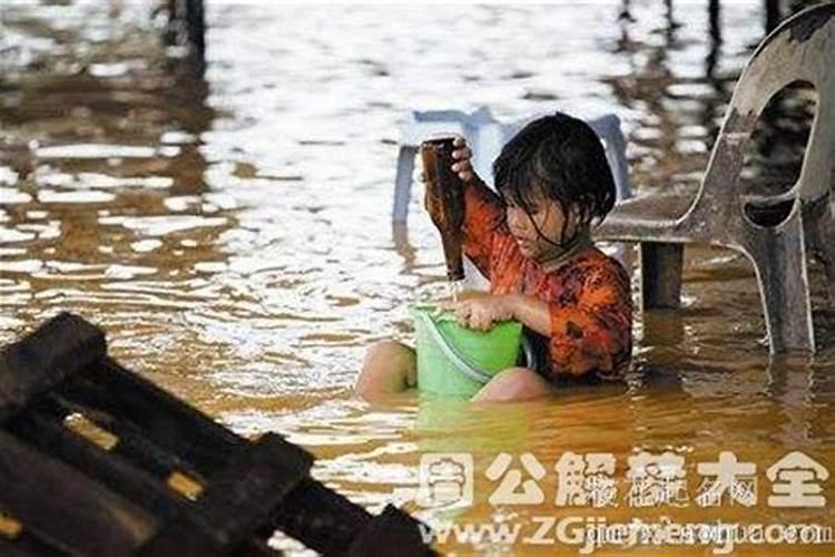梦见洪水冲走衣服的预兆