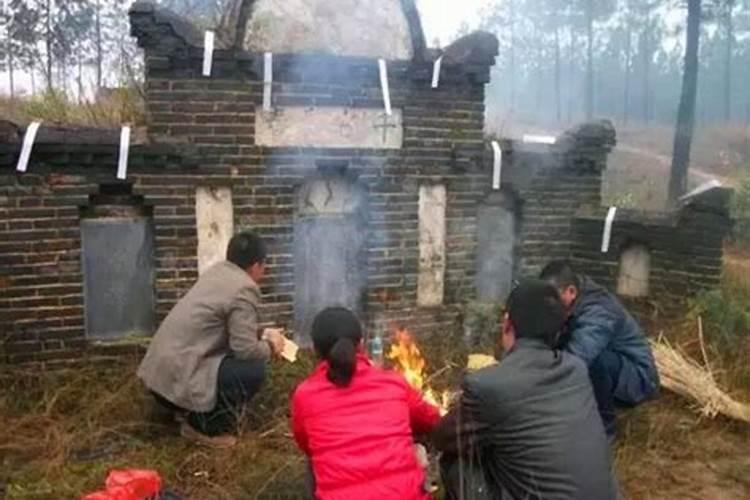 梦见爸爸很不快乐,对我板着脸什么意思？