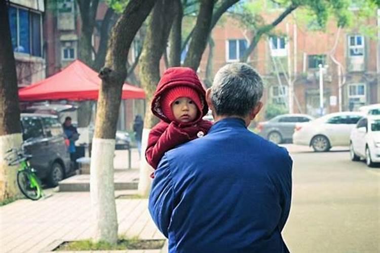 梦见妻子和别人暧昧在我面前