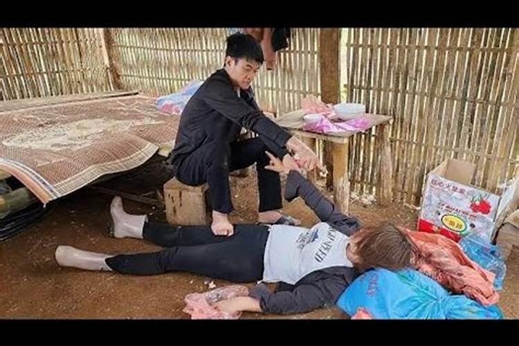 梦到狗咬我手不放,拼命挣扎甩都甩不掉,就是咬到不放,还很痛好不好
