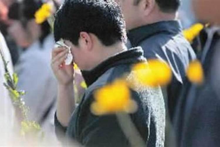 梦见男人光着全身是什么意思