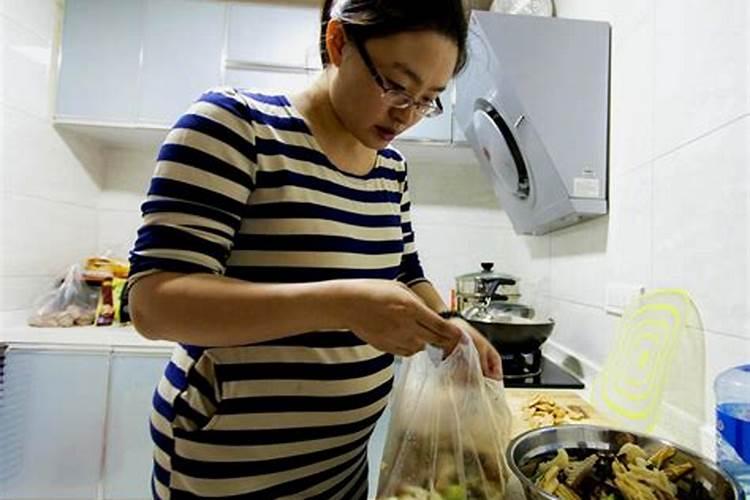 怀孕两个月了,刚刚没忍住自己解决了房事,现在后悔了,知道不该这样,现在...