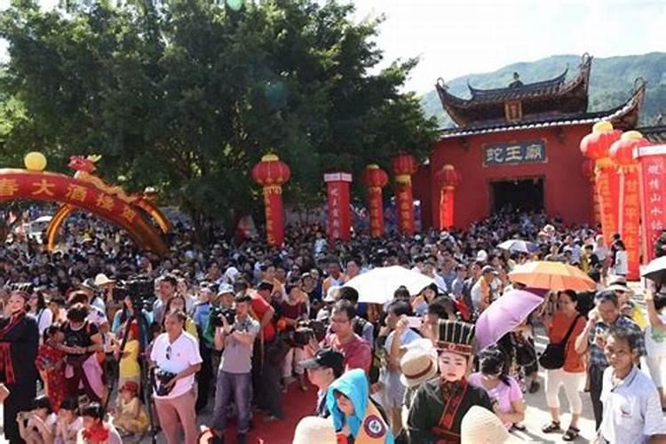 蛇王节上的“长蛇阵”是如何形成的？