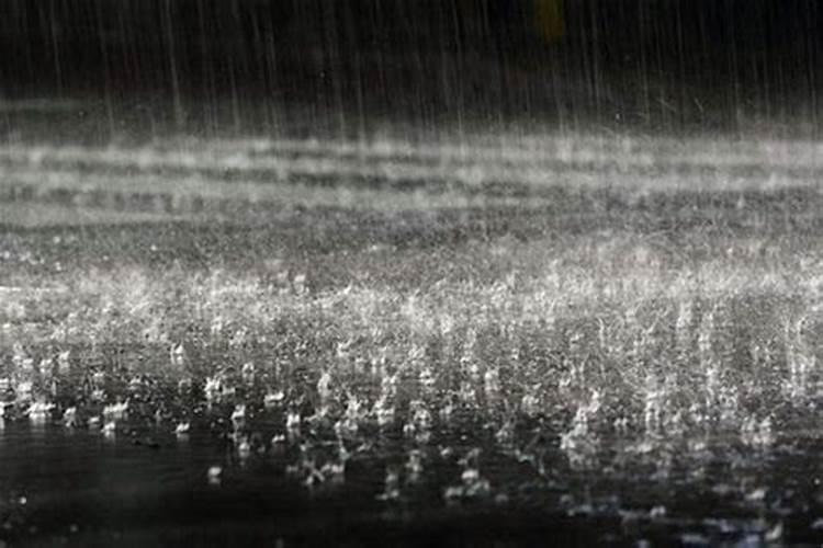 梦见下雨骑车是什么意思