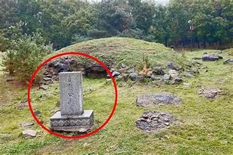 农历七月十五时上坟可以给老坟填土吗
