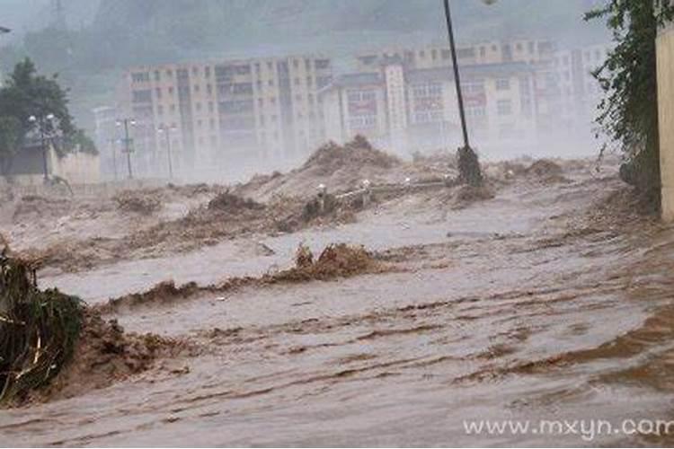 梦见家乡发洪水是什么意思