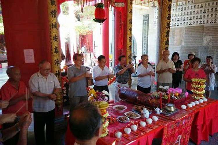 “你好2025”青岛迎新跨年活动 停车紧张优先选择公共出行