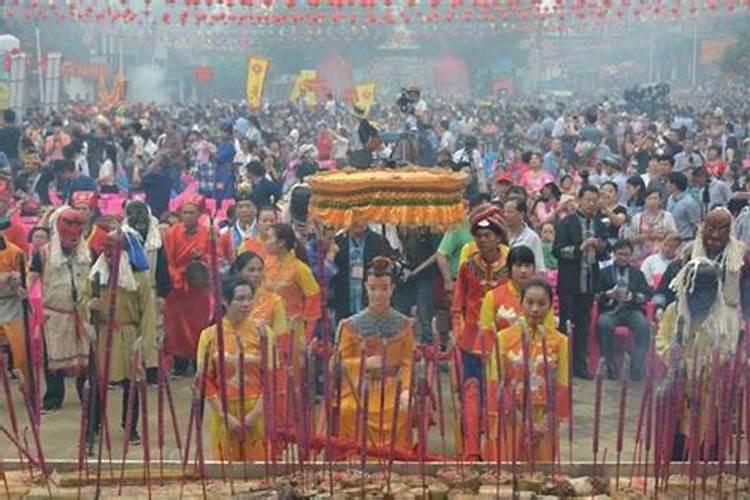 梦见前妻和她的家人是什么意思