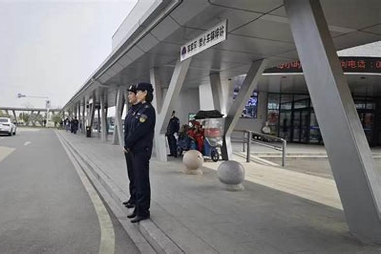 八字一个金都没有的人？