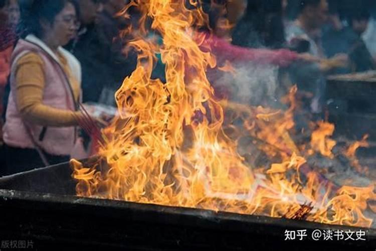 ...材料一:近年来清明节祭奠亲友,一些地方从烧冥钞、纸人、纸马,发百 ...